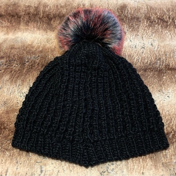 Kyi Kyi Classic Faux Fur Pom Beanie Black/Red - Picture 2 of 6